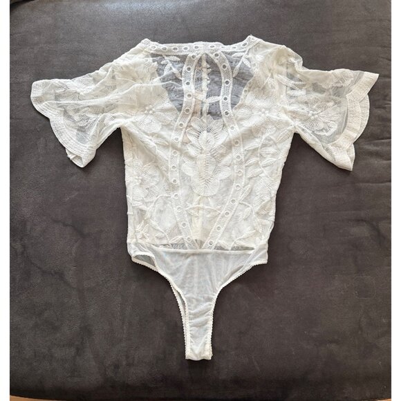 ACOA White Lace Floral V-Neck Bodysuit Size M NWT - Picture 3 of 5